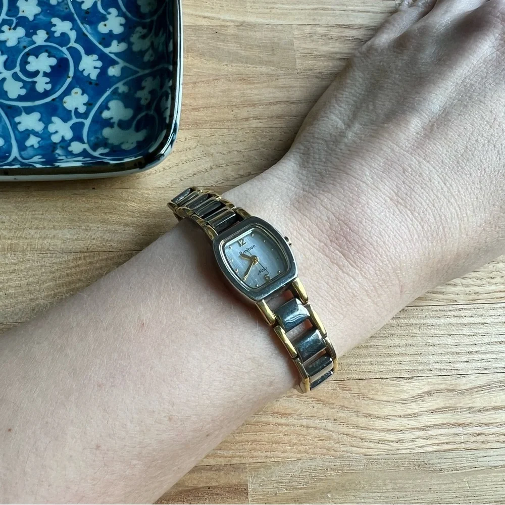 Armitron now ladies two tone dainty dress watch NEW BATTERY